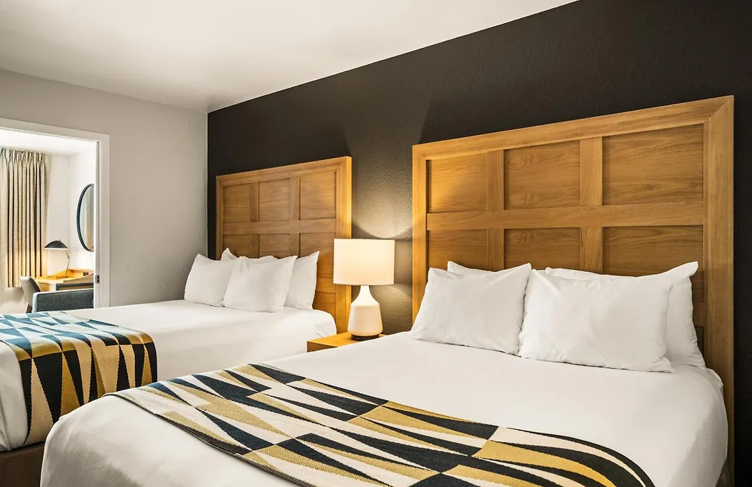 Oxford Suites Redding-1